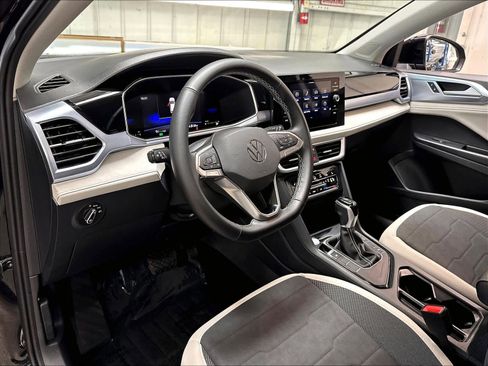 Used 2025 Volkswagen Taos SE FWD image 20