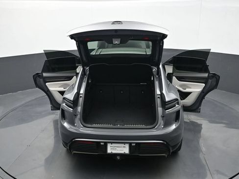 Certified 2025 Porsche Macan Turbo Electric AWD/4WD image 28