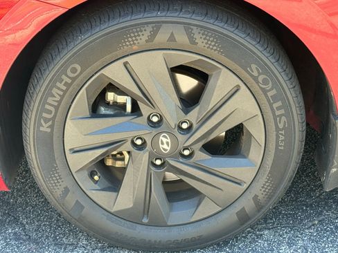 Used 2022 Hyundai Elantra SEL FWD image 9