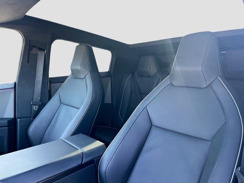 Used 2025 Tesla Cybertruck AWD Crew Cab image 21