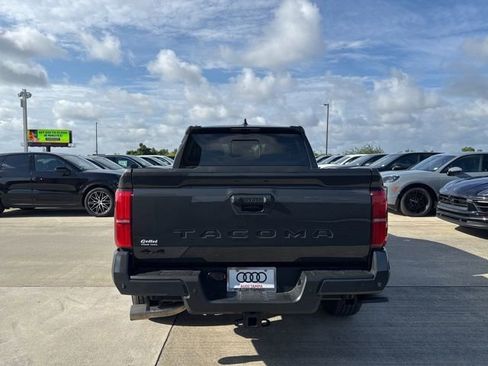 Used 2025 Toyota Tacoma TRD Sport w/ TRD Sport Premium Package AWD/4WD image 4