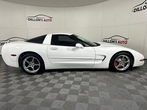 Used 2004 Chevrolet Corvette Coupe w/ Roof Package RWD image 9