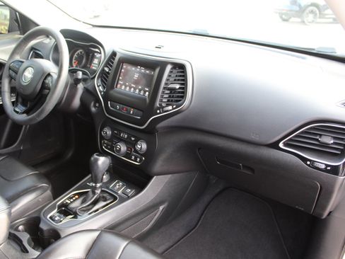 Used 2021 Jeep Cherokee Latitude Plus AWD/4WD image 17