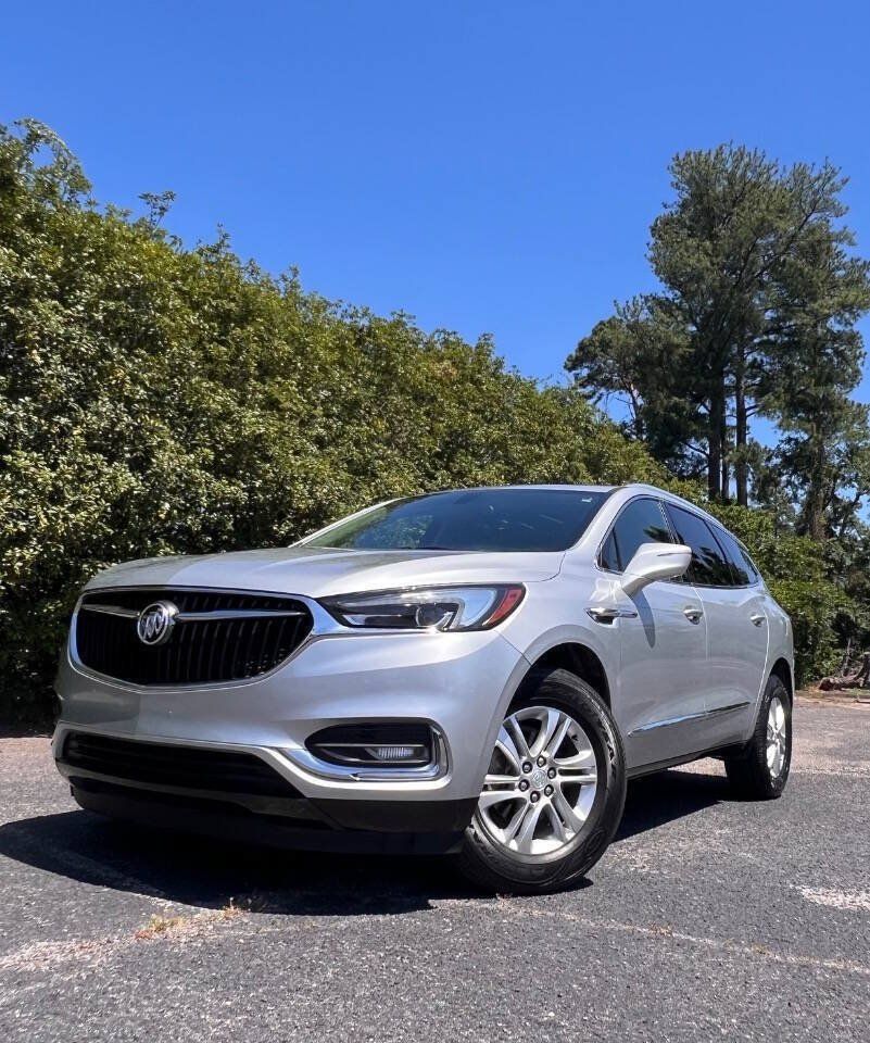 Used 2020 Buick Enclave Essence w/ Sound and Sites Package AWD/4WD image 2