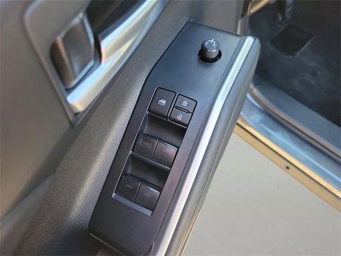 Used 2024 Toyota Highlander XLE image 10