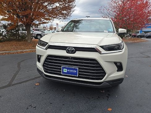 Used 2024 Toyota Grand Highlander Platinum image 10