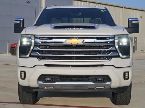 Used 2025 Chevrolet Silverado 2500 High Country w/ Technology Package AWD/4WD image 2