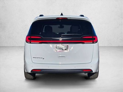 New 2026 Chrysler Pacifica Select w/ S Appearance Package FWD image 8