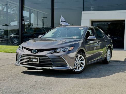Used 2023 Toyota Camry LE FWD image 3