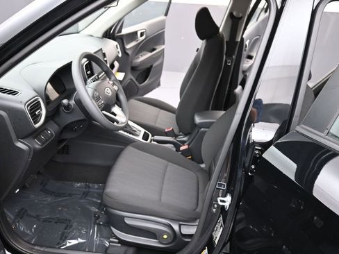 Used 2026 Hyundai Venue SE FWD image 12