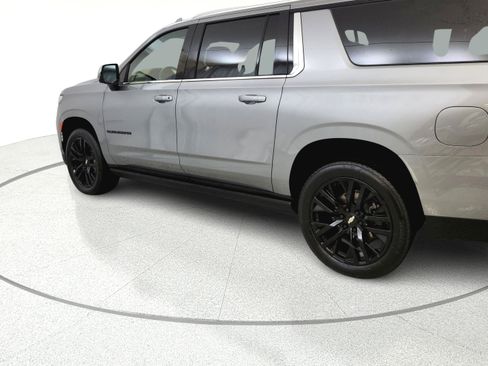 Used 2023 Chevrolet Suburban Premier AWD/4WD image 6
