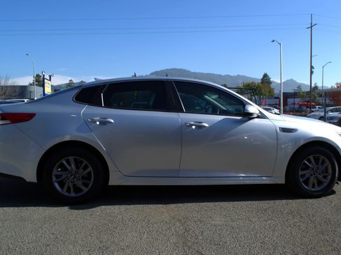 Used 2020 Kia Optima LX image 2