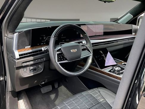 Used 2025 Cadillac Escalade Sport Platinum AWD/4WD image 13