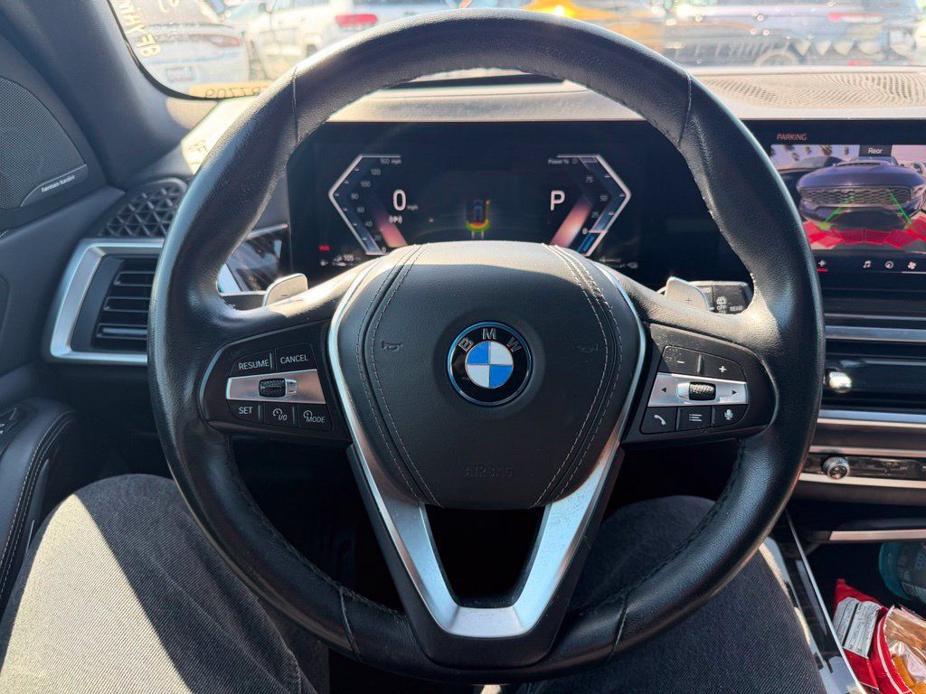 Used 2025 BMW X5 xDrive50e AWD/4WD image 6