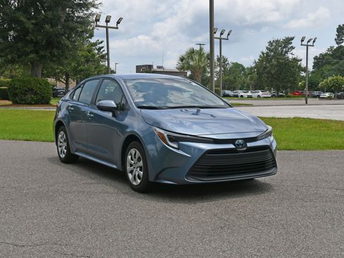 Used 2025 Toyota Corolla LE FWD image 6