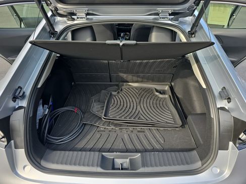 Used 2025 Toyota Prius Plug-In Hybrid image 12