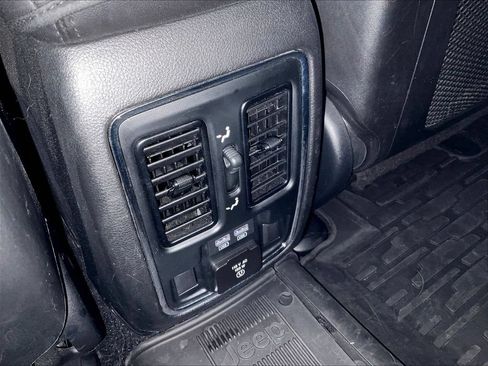 Used 2021 Jeep Grand Cherokee Limited AWD/4WD image 12
