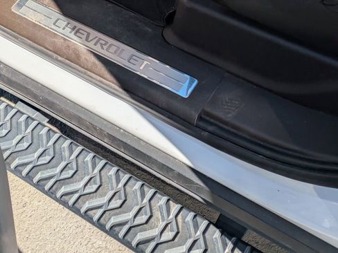 Used 2021 Chevrolet Suburban Z71 image 13