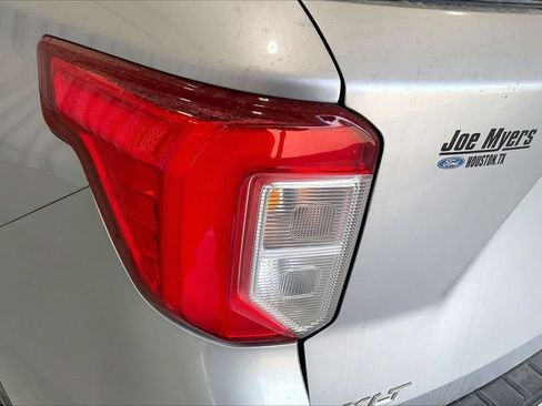 Used 2022 Ford Explorer XLT RWD image 13