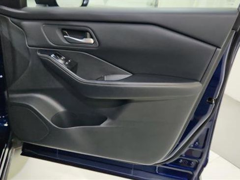 Certified 2025 Nissan Rogue SV image 24