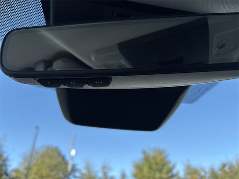 Used 2025 Toyota Camry XLE image 37