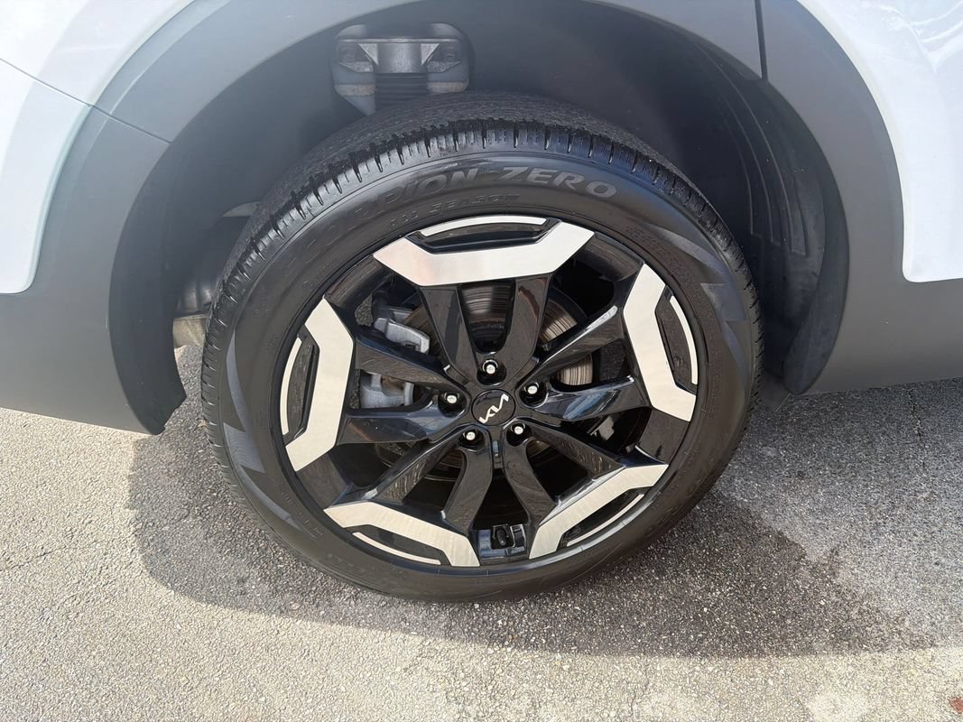 Used 2023 Kia Telluride EX w/ EX Captain's Chair Package FWD image 11