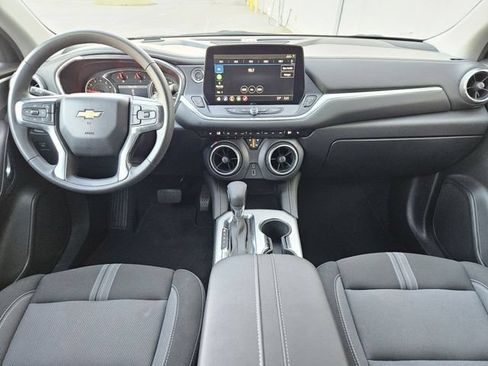 Used 2025 Chevrolet Blazer LT AWD/4WD image 15