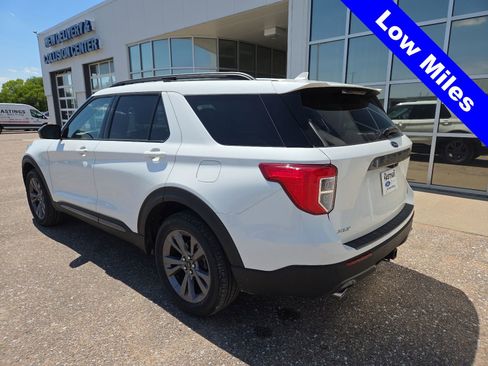 Used 2023 Ford Explorer XLT w/ Equipment Group 202A AWD/4WD image 3