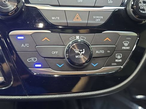 Used 2018 Chrysler Pacifica Touring Plus w/ S Appearance Package FWD image 23
