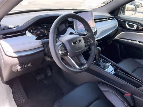 Used 2025 Jeep Compass Limited AWD/4WD image 13