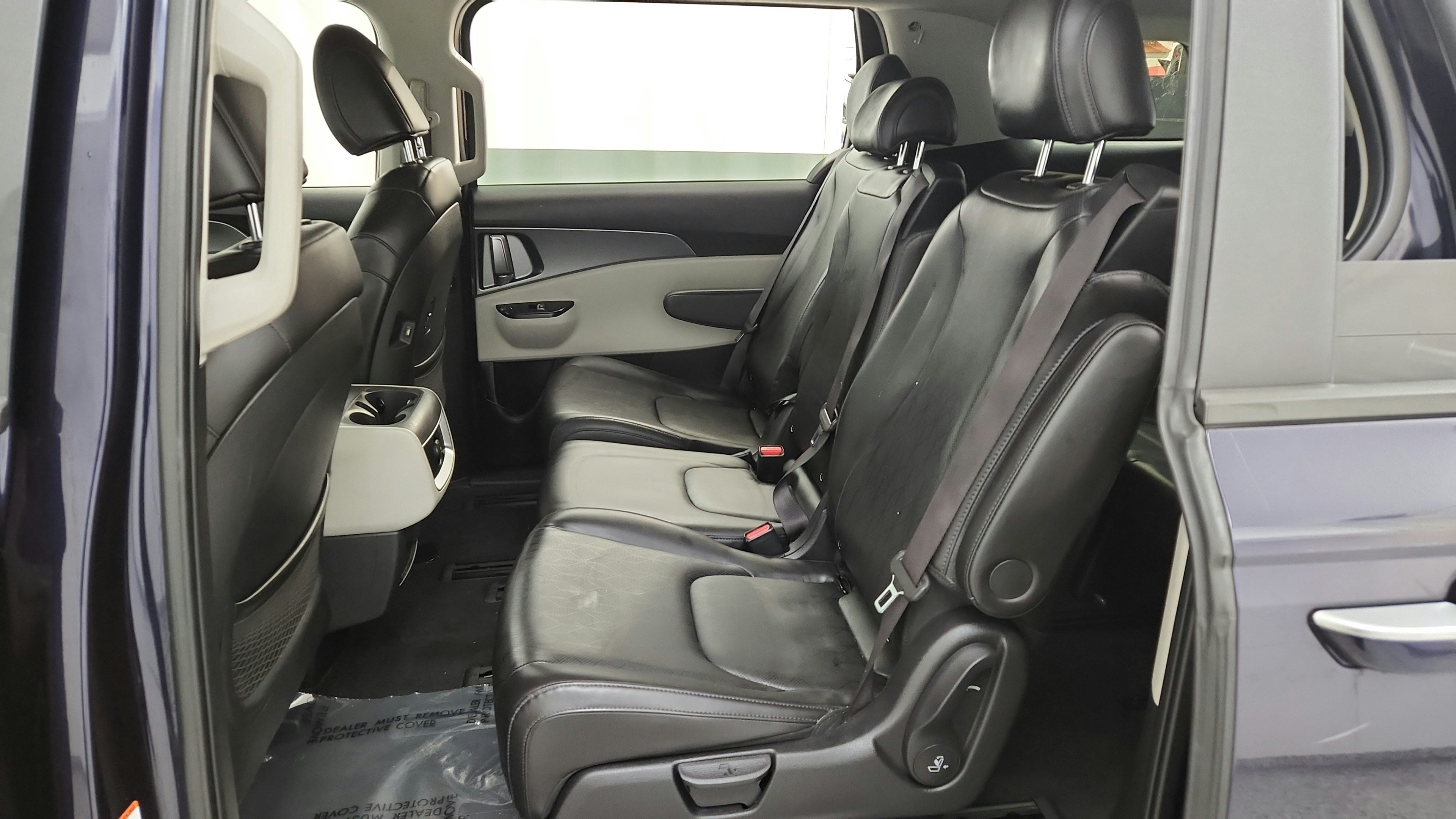 Used 2022 Kia Carnival LX FWD image 14