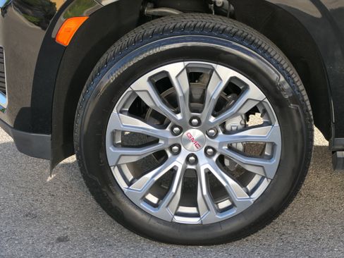 Used 2023 GMC Yukon XL Denali image 9