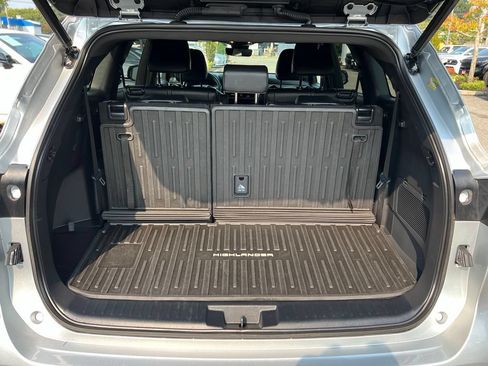 Used 2023 Toyota Highlander XSE AWD/4WD image 9