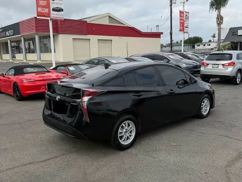 Used 2018 Toyota Prius One FWD image 4