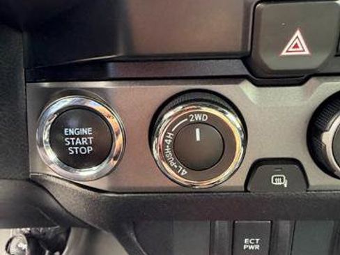 Used 2021 Toyota Tacoma TRD Sport AWD/4WD image 17