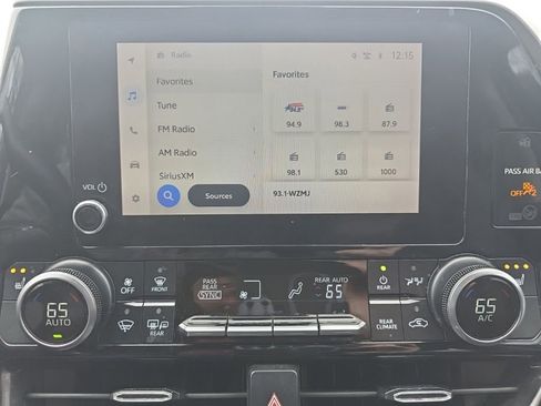 Used 2023 Toyota Highlander XLE image 32