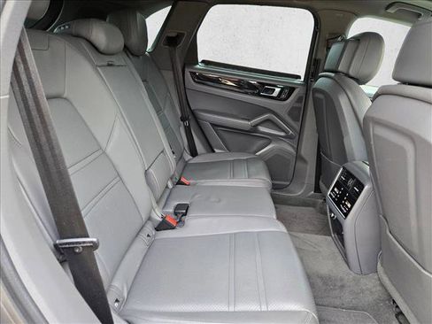 Used 2023 Porsche Cayenne AWD/4WD image 21