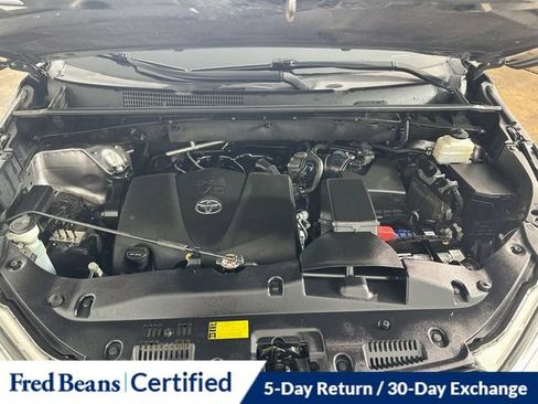 Used 2019 Toyota Highlander XLE AWD/4WD image 30