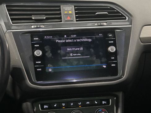 Used 2021 Volkswagen Tiguan SE R-Line image 22