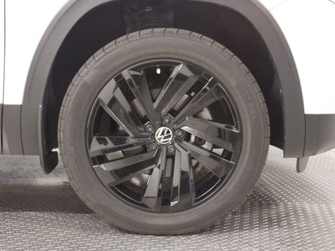 Used 2021 Volkswagen Atlas Cross Sport SE FWD image 14