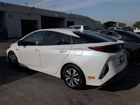 Used 2019 Toyota Prius Prime Premium image 2