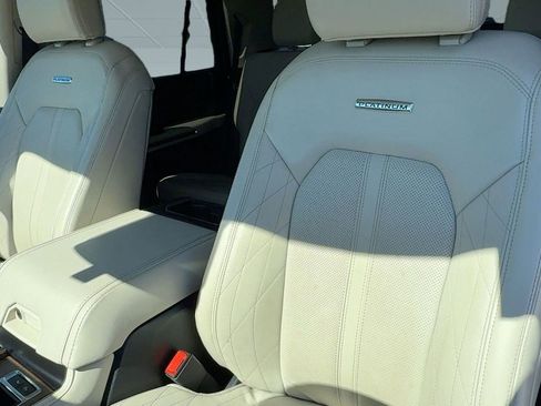 Used 2021 Ford Expedition Platinum image 27