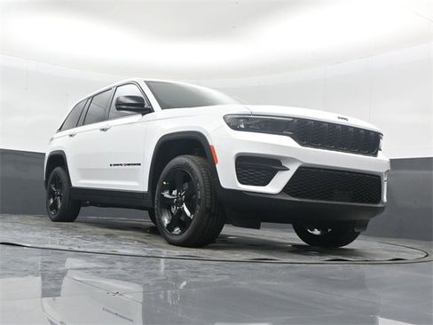 New 2025 Jeep Grand Cherokee Altitude image 43