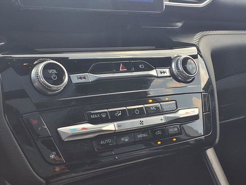 Used 2022 Ford Explorer ST-Line image 18