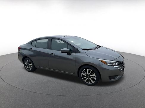 Used 2025 Nissan Versa SV image 2