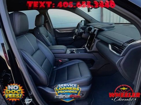 Used 2026 GMC Acadia Elevation w/ Elevation Premium Package FWD image 13
