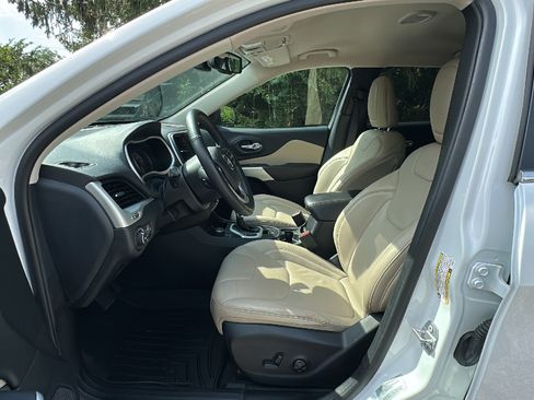 Used 2017 Jeep Cherokee Limited AWD/4WD image 13