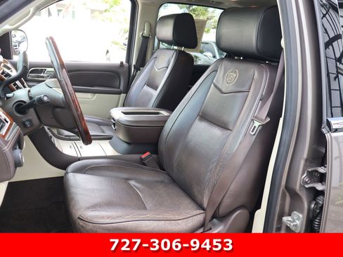 Used 2013 Cadillac Escalade ESV Platinum RWD image 2