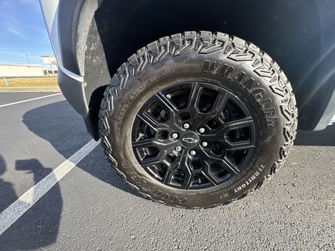 Used 2023 Chevrolet Colorado Trail Boss w/ Technology Package image 10