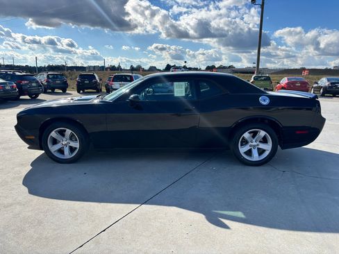 Used 2012 Dodge Challenger SXT image 7
